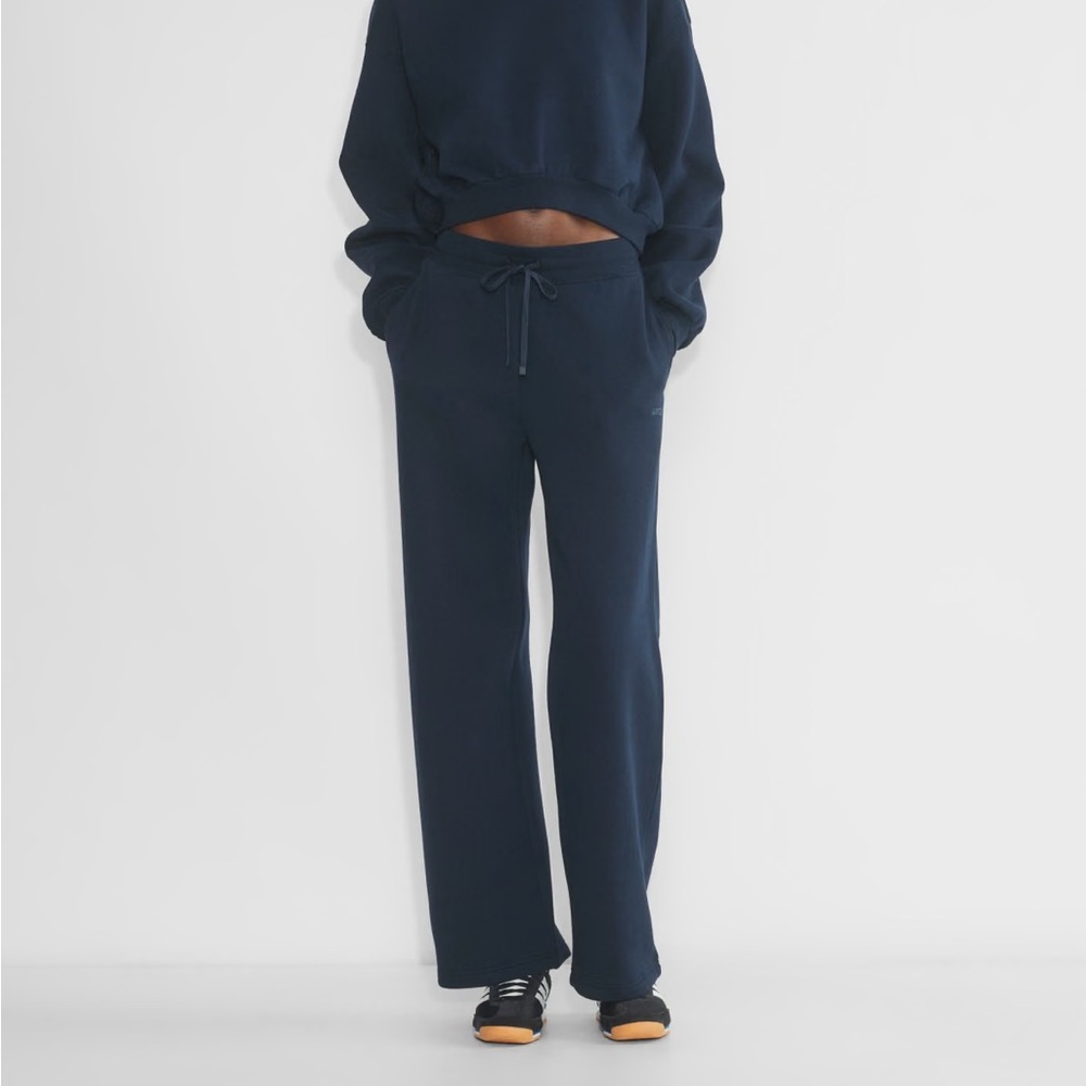 Aritzia Cozy Fleece Perfect Wide Sweatpant size small